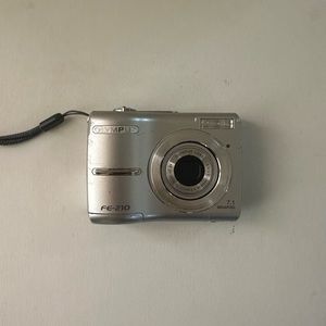 Olympus FE-210 Digital Camera in Silver
